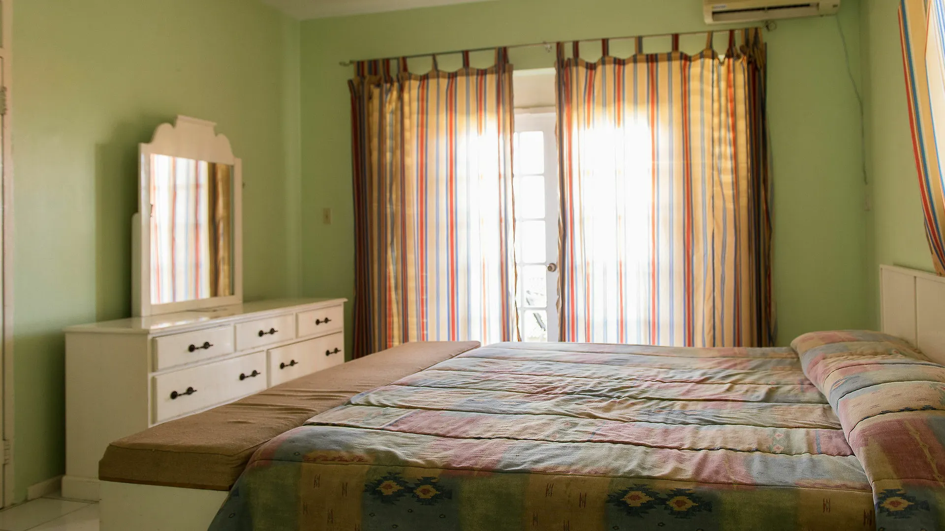 Rooms On The Hip Strip - Montego Bay Daire