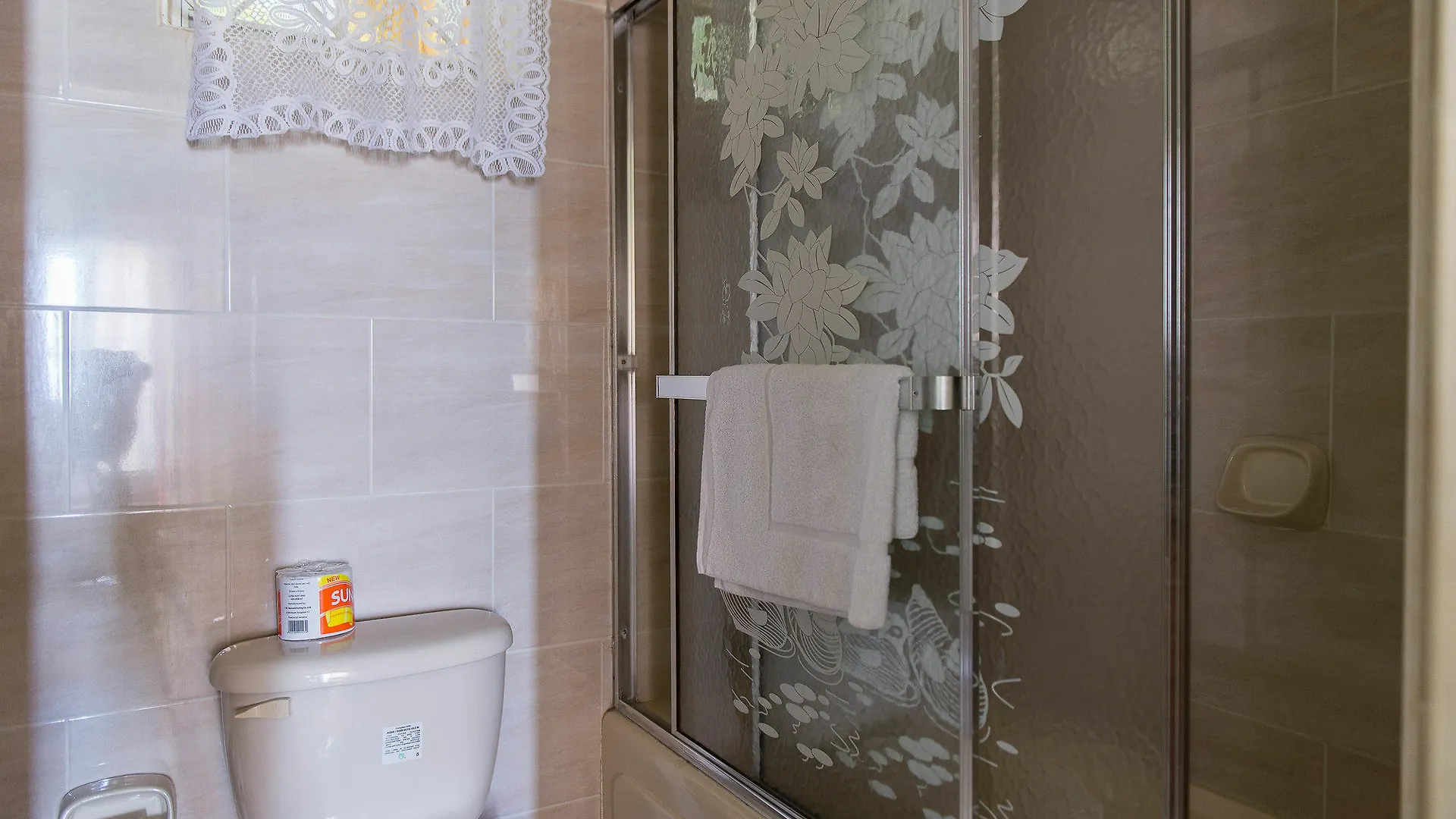 Daire Rooms On The Hip Strip - Montego Bay