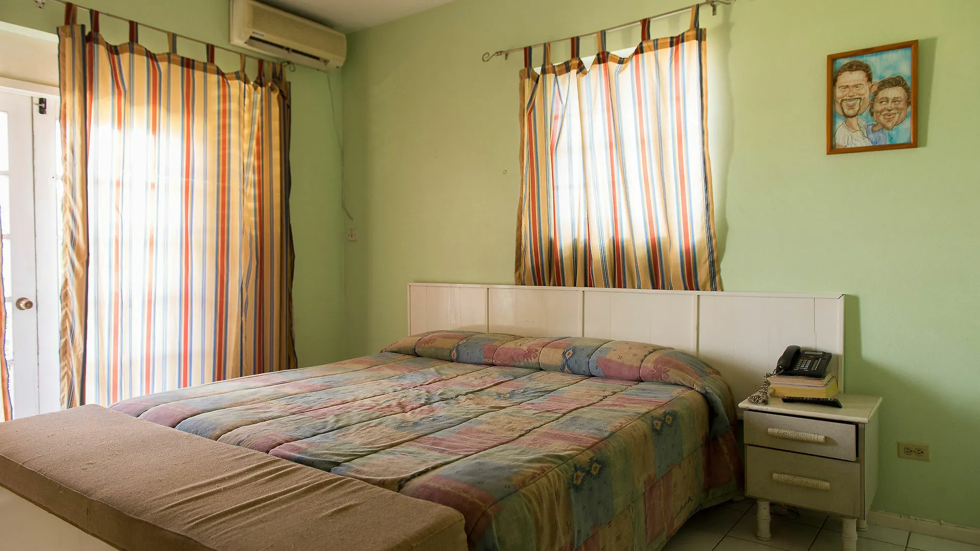 Rooms On The Hip Strip - Montego Bay