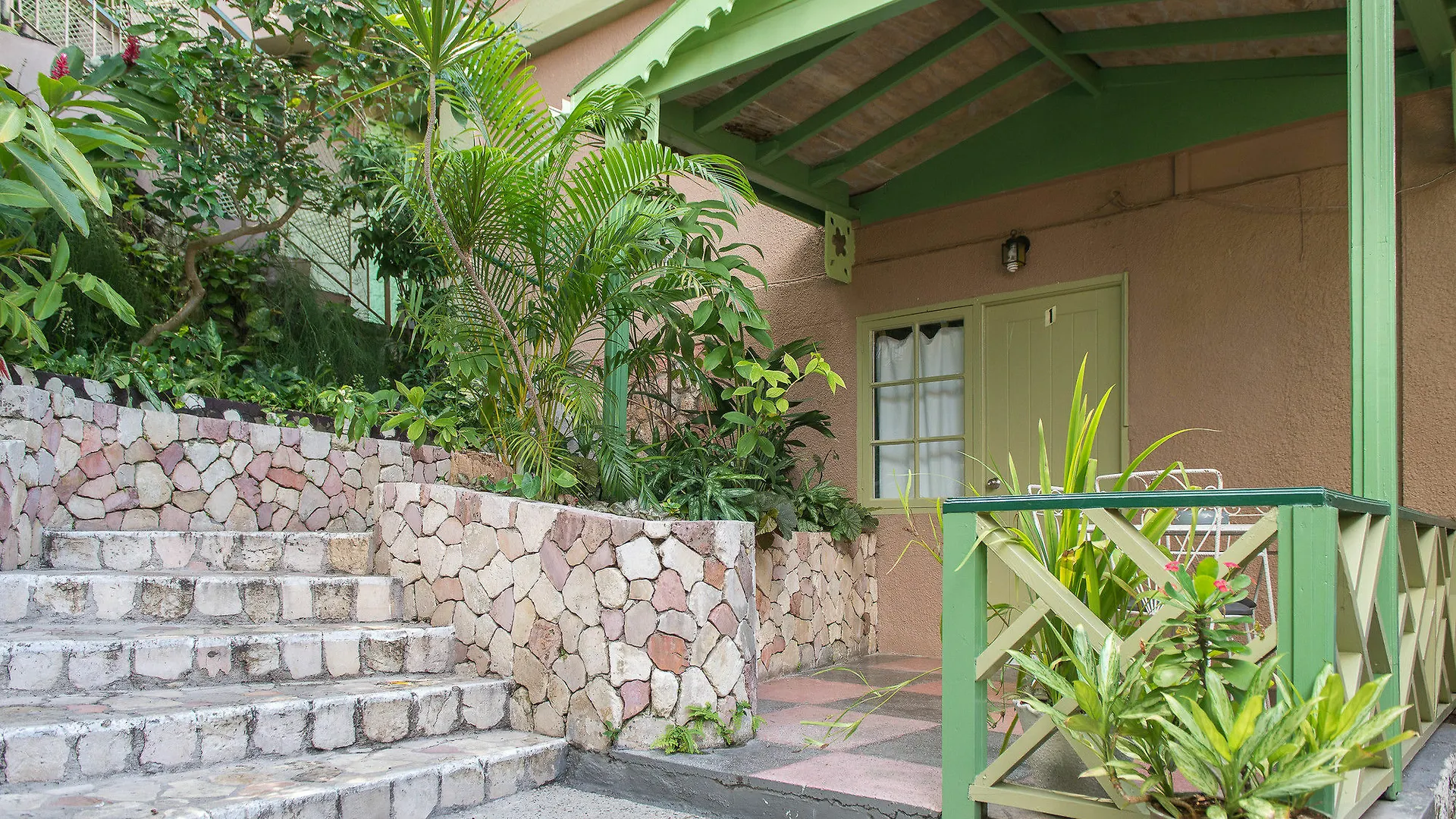 Daire Rooms On The Hip Strip - Montego Bay