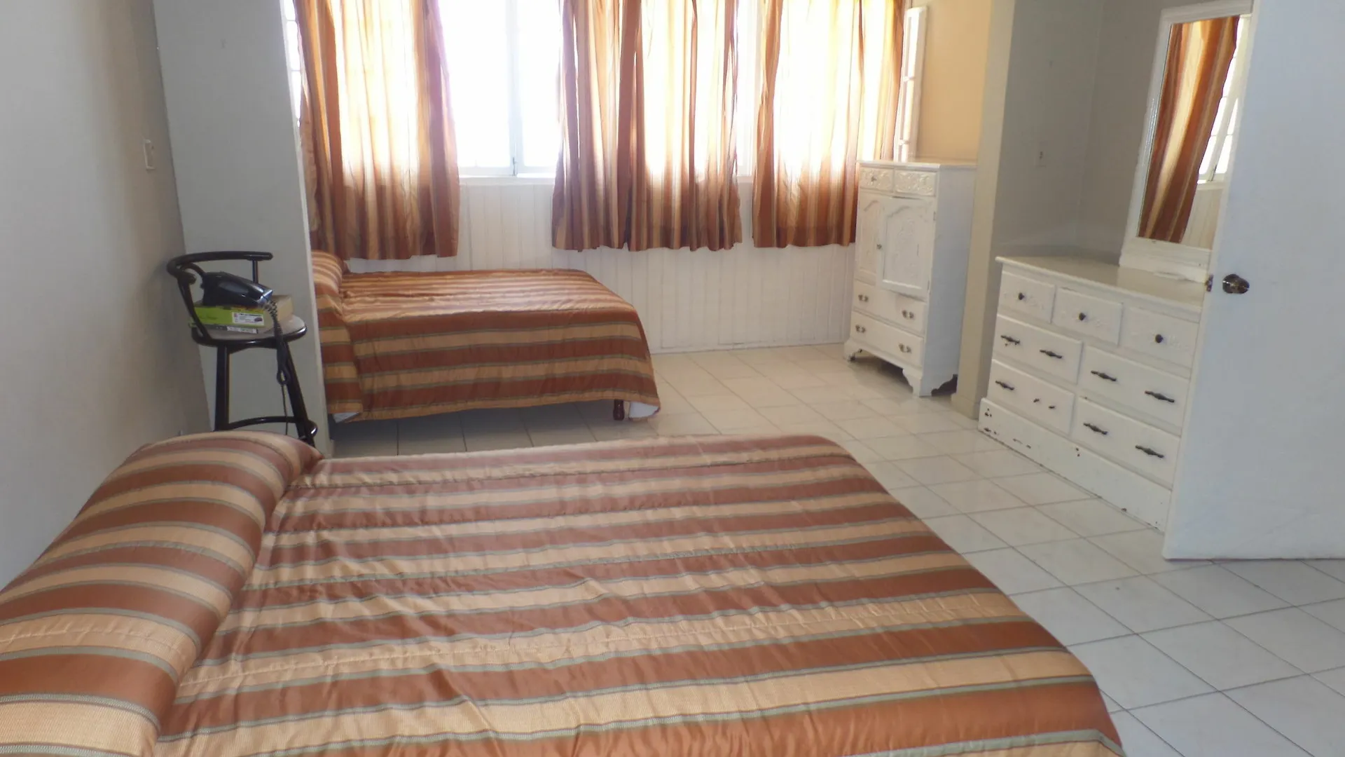 Rooms On The Hip Strip - Montego Bay 0*,  Jamaika